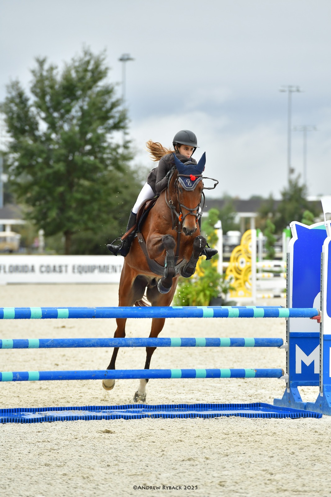 Emma Pombo showjumping